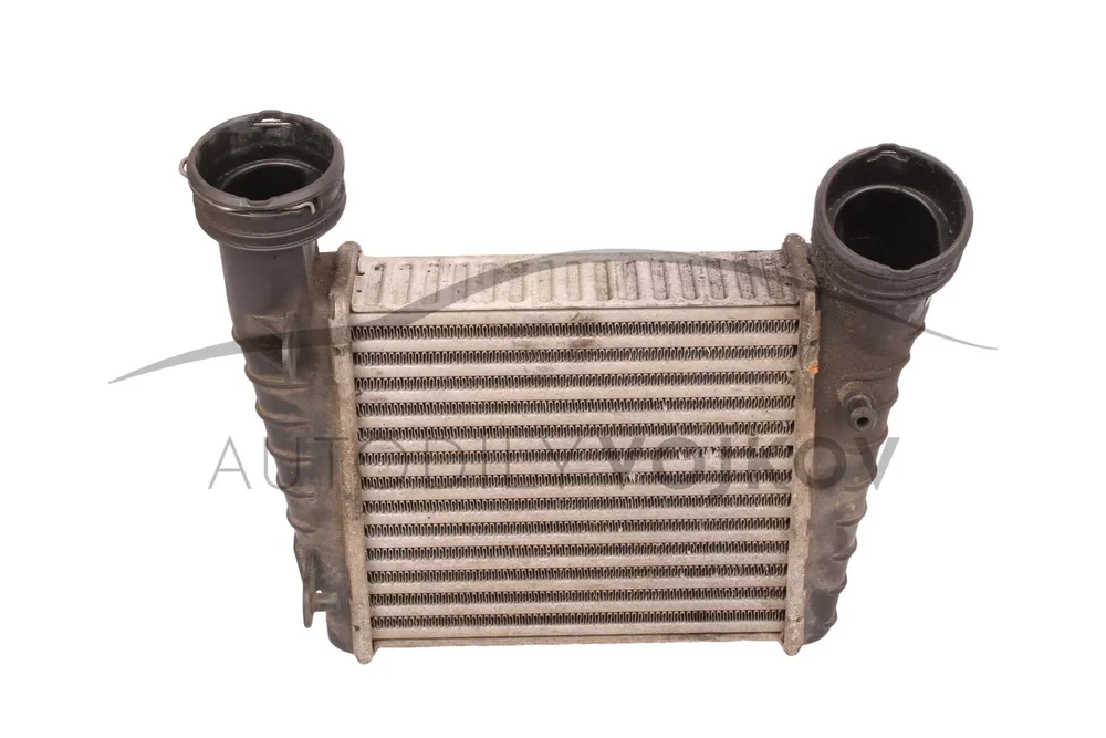 Chladič nasávaného vzduchu – intercooler 8D0145805C v:66461